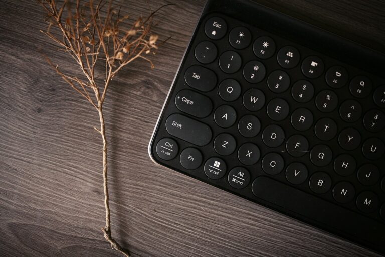 black and white computer keyboard
